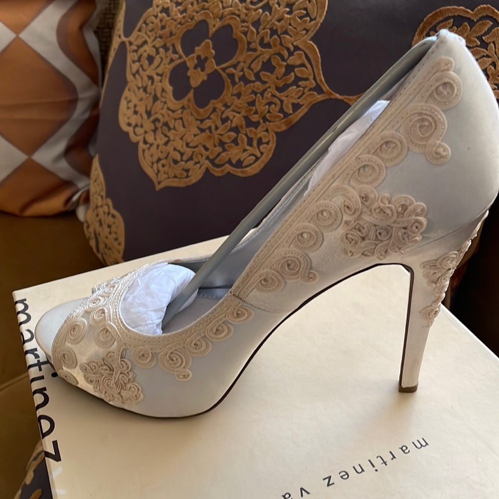 OLIVIA SATIN SHOES WITH LACE !BEAUTIFUL 🌹